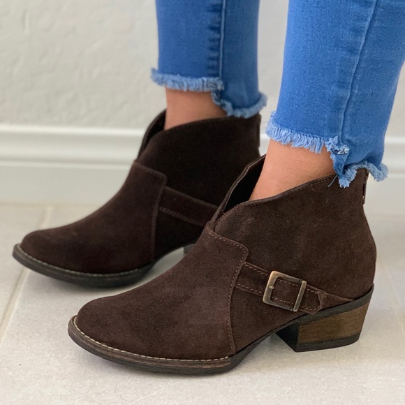 Distressed Buckle Boyfriend Chic Ankle Bootie - Picture 2 of 6